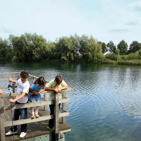 Vesting De Bronsbergen منتزه العطل *