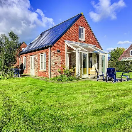 Holiday home Vesting De Bronsbergen